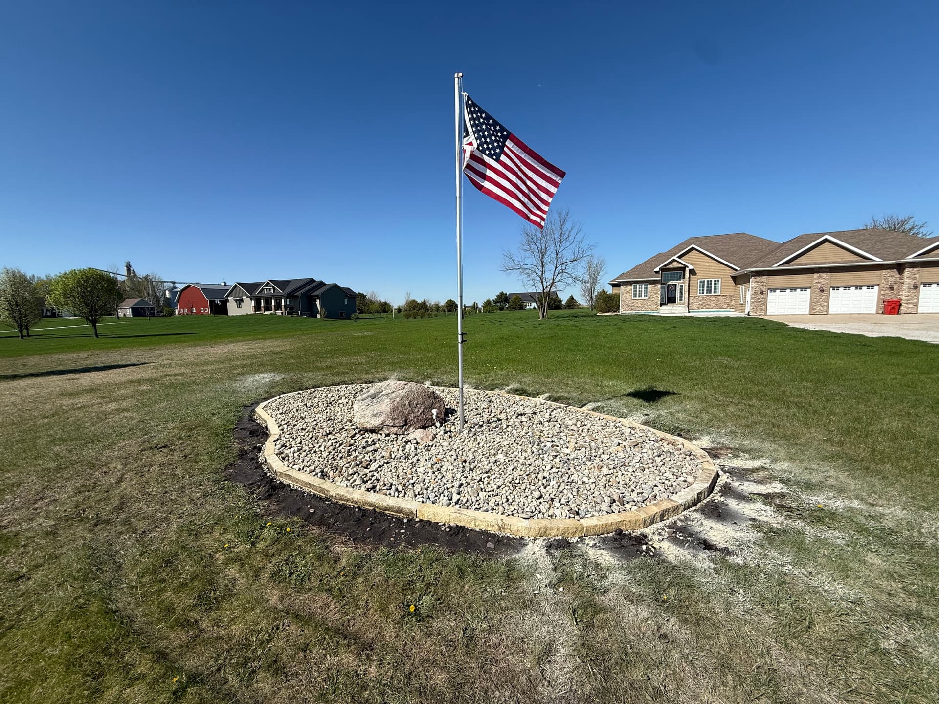 Gallery photos for Natural Stone Border and River Rock Bed Installs: Image #1